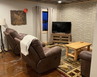 Breathtaking Mississippi Views at Varo View Cabin - Eastman - Living room
