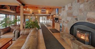 Brandin' Iron Inn - West Yellowstone - Lobby