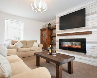 Rivershield - Warkworth - Living room