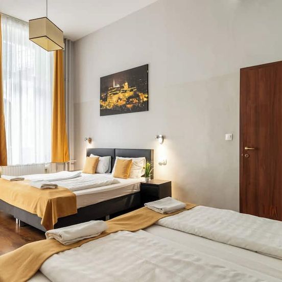 Full Moon Budapest image 1