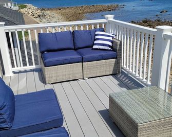 Direct Ocean Front Home; Recently renovated, top to bottom! - Marshfield - Balcón