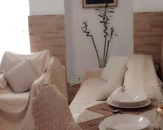 Yota's Studio In Center Of Poros - Póros - Wohnzimmer