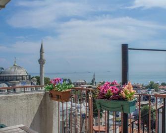 Hotel Tulip House - Istanbul - Balkon