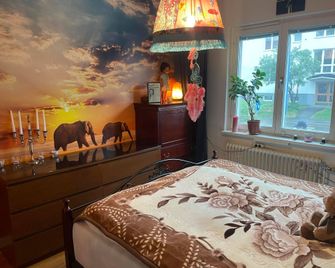 Playful temple with genuine meetings for bigsmall - 스톡홀름 - 침실