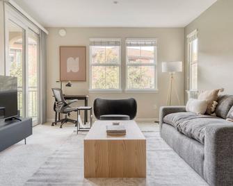 Beautiful Los Gatos 2BR w/ Gym, W/D & A/C, nr Creek trail, by Blueground - Los Gatos - Salon