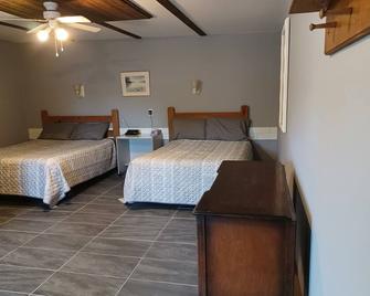 Mile Inn Motel - South Bruce Peninsula - Bedroom