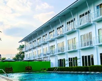 Hotel Bogor Indah Nirwana - Puncak - Pool