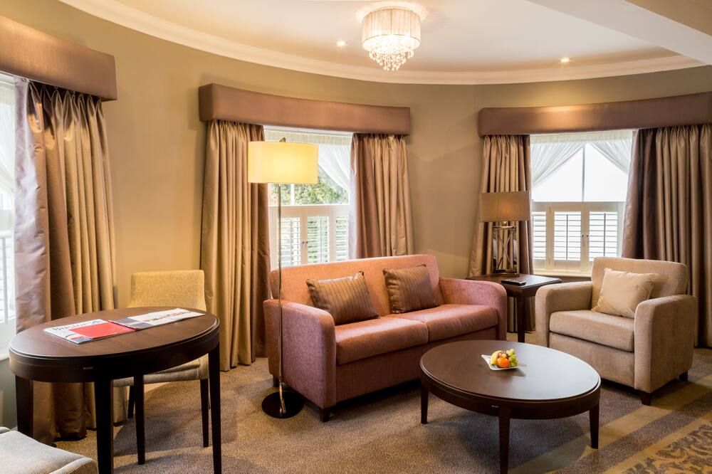 Oakley Hall Hotel - Basingstoke - Living room