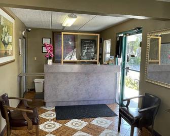 Safar Inn Clearwater - Clearwater - Front desk