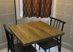 Private 1-bedroom apartment, 15 minutes to New York City - Union City - Ruang makan