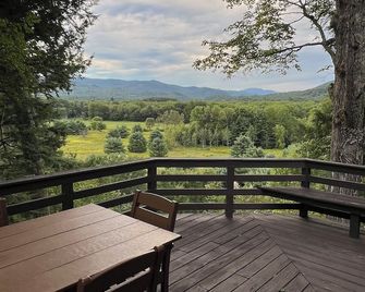 Family-Friendly 3Bd+Loft w/Mtn Views + Fireplace - 桑頓(新罕布希爾州) - 陽台