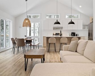 The Nyla | Spa | Indoor and Outdoor Fireplace | Ping Pong | Foosball - Saint-Côme - Salon