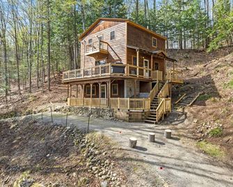 River Road Treehouse Retreat - Warrensburg - Bâtiment