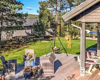 Stunning home in Nordre Frogn - Drobak - Patio