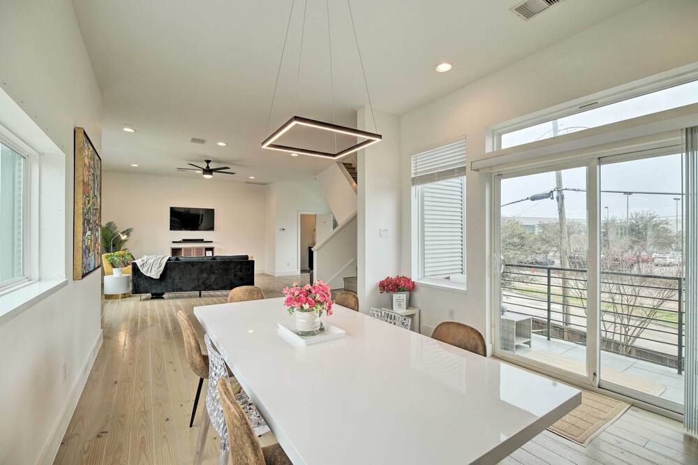 Downtown Houston Townhome w/ Balcony + Yard! - יוסטון - חדר אוכל