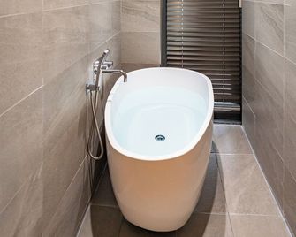 Jeju Attirance Hotel & poolvilla - Seogwipo - Kylpyhuone