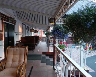 Gostiniy Dvorik Guest House - Yaroslavl - Patio