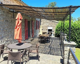 Magnificent Aveyronnaise property set in 2,700m2 of enclosed, secure grounds. - Millau - Patio