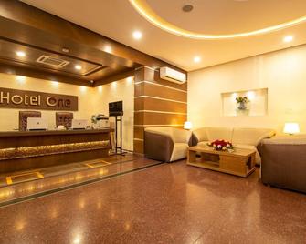 Hotel One Tariq Road Multan - Multān - Front desk
