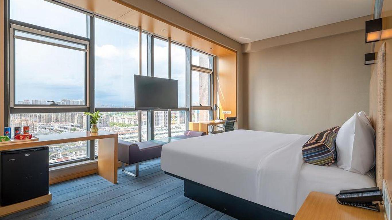 Yancheng Baolong Yiyue Select Hotel