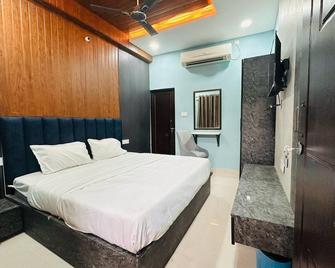 Hotel Airport Suites - Lucknow - Bedroom