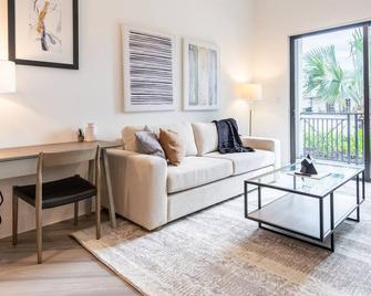 Modern Apartment in Prime Location ID7442X46 - Fort Myers - Living room