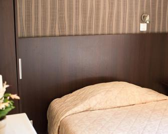 Hotel et Appartements Reine D'Azur - Roquebrune-Cap-Martin - Bedroom