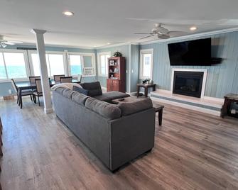 On the beach amazing views - Niantic - Living room