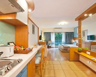 Grand Residency Hotel & Serviced Apartments - Mumbai - Bedroom