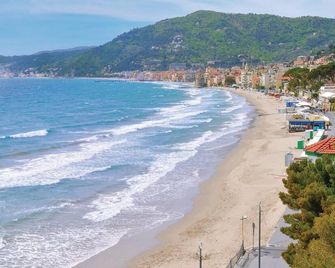 Gorgeous Home In Imperia, Loc Poggi - Imperia - Strand