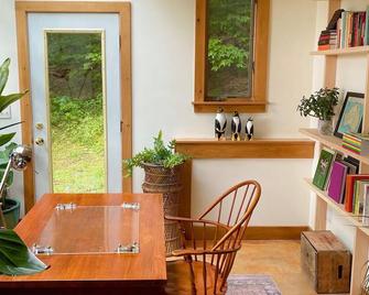 Charming 4-bedroom house with Patio and Firepit in Putney - Putney