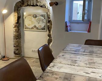 The Charming House by 1722 - Calvi - Eetruimte