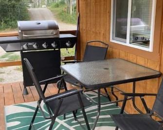 Copper 1 Tower Ridge Cabins - Babb - Patio