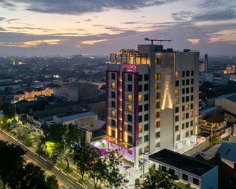Moxy Solo - Surakarta - Gebouw