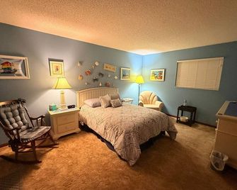 3-bedroom house in charming Fruitland Park with WiFi, AC. Start relaxing - Fruitland Park - Bedroom