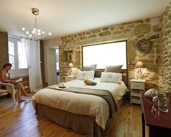 Gite 2 Chambres Avec Terrasse Couverte et Bain à Remous - Chatte - Habitación