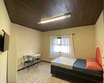 Meraki Hostel e Turismo - Paranaguá - Habitación