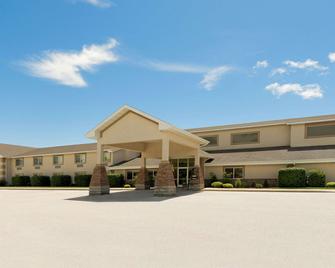 AmericInn by Wyndham Republic - Republic - Edificio