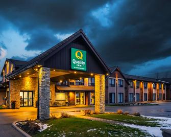 Quality Inn - Barrie - Building