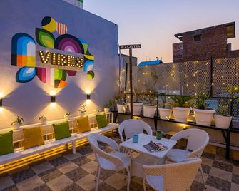 Zostel Delhi - ניו דלהי - מרפסת