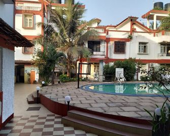 Atlanta Beach Resort - קלנגוטה - בריכה