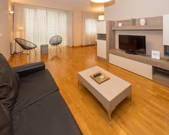 Gestión de Alojamientos Rooms - Guest House - Pamplona - Living room