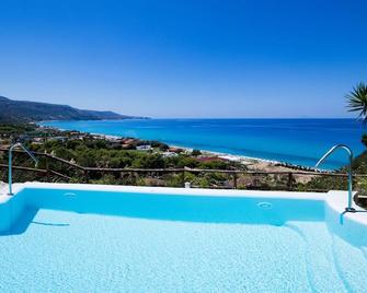 Bv Kalafiorita Resort - Zambrone - Zwembad