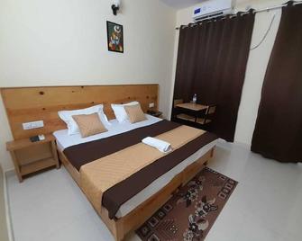 Hotel Krishna Rishikesh - Rishikesh - Bedroom