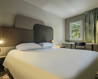 بي آند بي هوتل نيورت سود فينيز فيرت - نيور - غرفة نوم