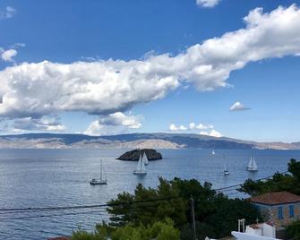 Vlichos Studio Apartment - Hydra - Außenansicht