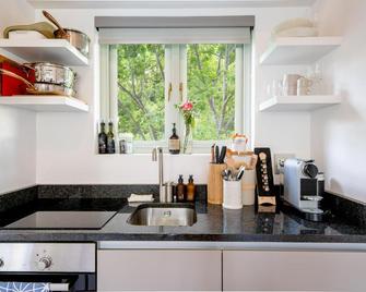Maison Cabrière - Boutique Suites - Franschhoek - Cocina