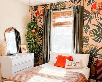 Pura Vida At Long Beach, Second Story Ap - Long Beach - Bedroom