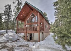 Serene Pet-Friendly Cabin with Fire Pit and Loft! - Duck Creek Village - Building