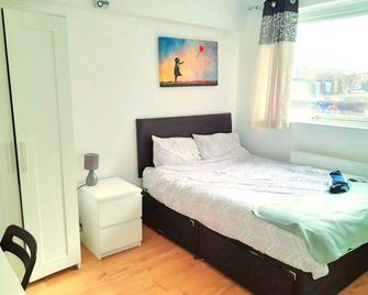 Lovely and spacious House in South London - London - Bedroom